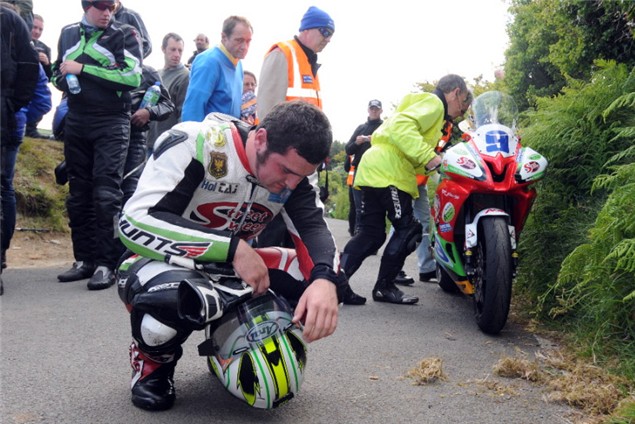 TT Supersport race red-flagged after death
