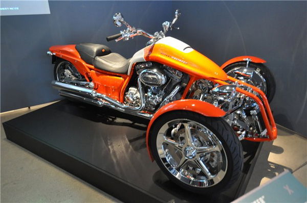 Harley reveals its leaning trike 