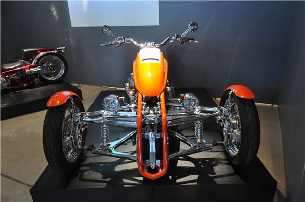 Harley reveals its leaning trike 