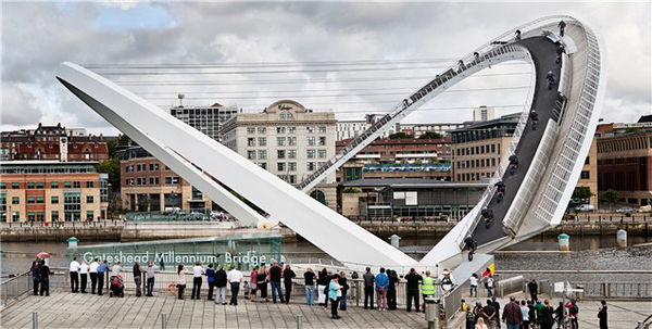 Millenium Bridge trials crossing