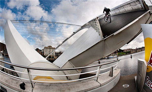 Millenium Bridge trials crossing