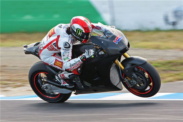 Simoncelli tests 1000cc Honda at Motegi