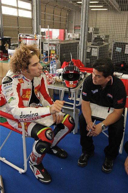 Simoncelli tests 1000cc Honda at Motegi