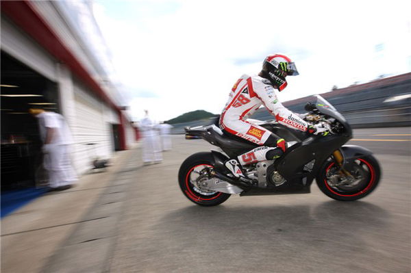 Simoncelli tests 1000cc Honda at Motegi