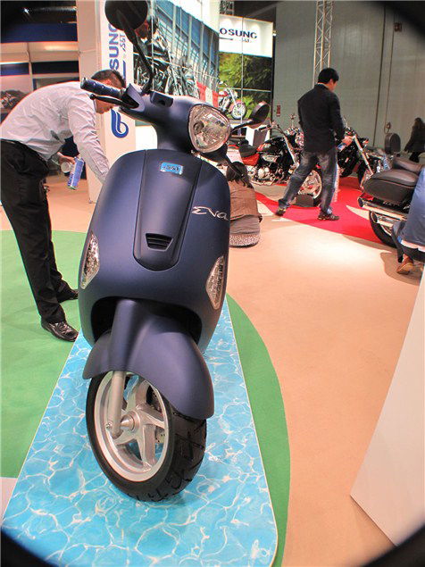 Milan: 2012 Hyosung EVA electric scooter