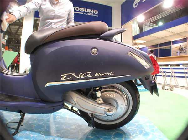 Milan: 2012 Hyosung EVA electric scooter