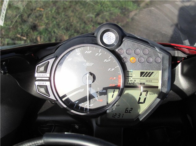 First UK Ride: 2012 Yamaha YZF-R1 review