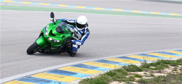 2012 Kawasaki ZZR1400 review