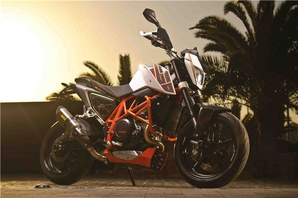 First Ride: 2012 KTM Duke 690 review