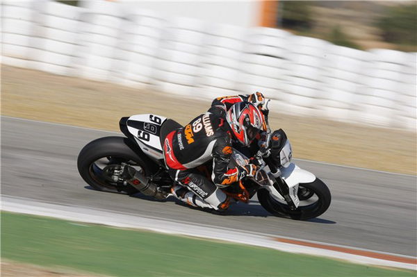 Walk-round of KTM's race 690 Duke