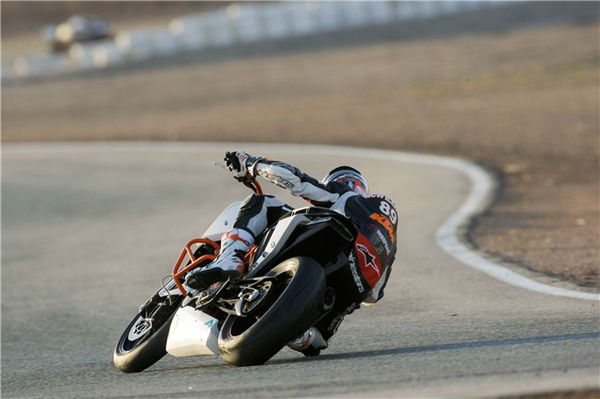 Walk-round of KTM's race 690 Duke