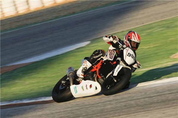 Walk-round of KTM's race 690 Duke