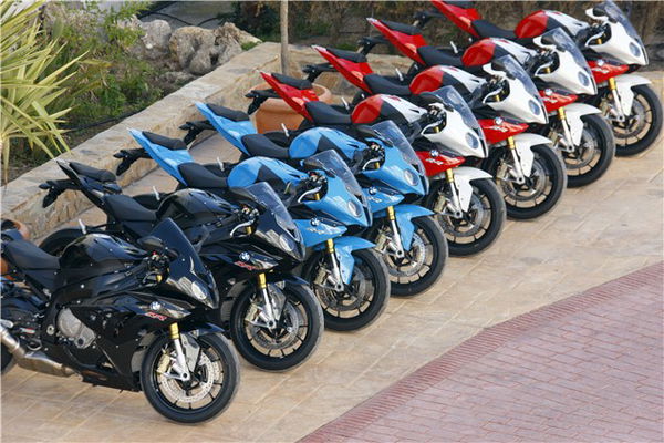 2011 BMW S1000RR vs. 2012 S1000RR track review