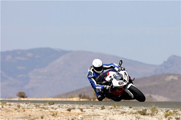 2011 BMW S1000RR vs. 2012 S1000RR track review