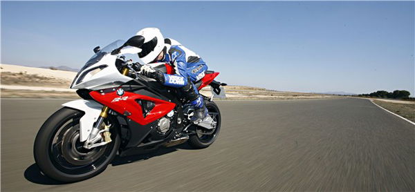 2011 BMW S1000RR vs. 2012 S1000RR track review