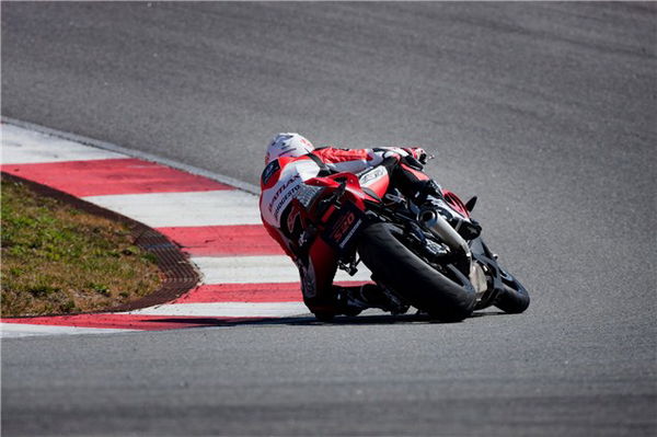 Jeremy McWilliams: Bridgestone S20 onboard lap