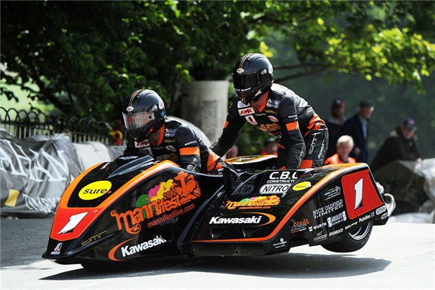 Molyneux & Farrance win Sidecar TT