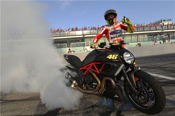 Bayliss beats Rossi in Diavel drag race