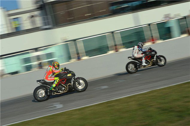 Bayliss beats Rossi in Diavel drag race