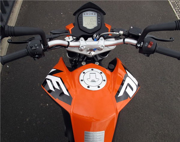 2012 KTM 200 Duke first UK ride review