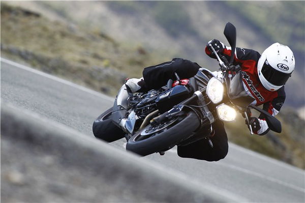 2013 Triumph Street Triple R review