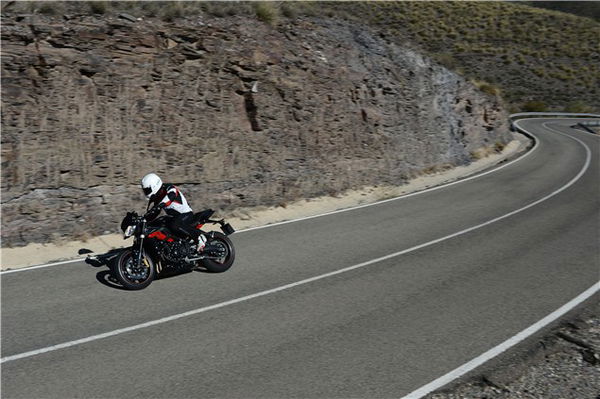 2013 Triumph Street Triple R review