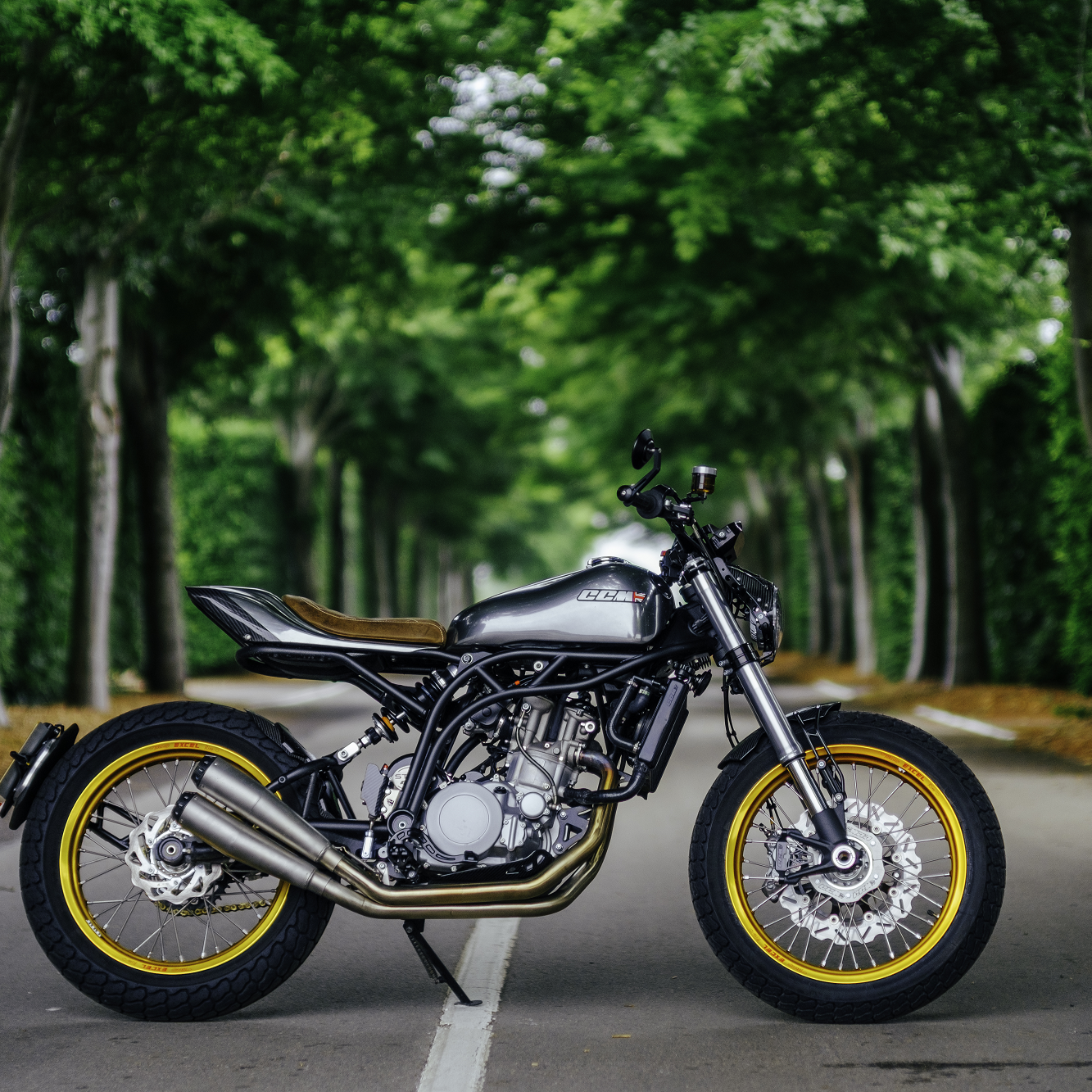 CCM Tracker, chrome in avenue. - CCM