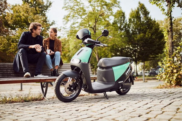 Gogoro and Yamaha team up to make bikes using removable batteries