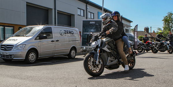 Zero motorcycle with pillion. - Zero