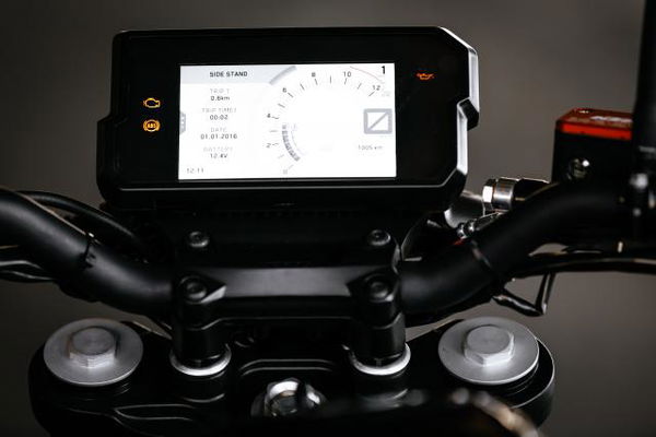 KTM 125 and 390 Duke dash