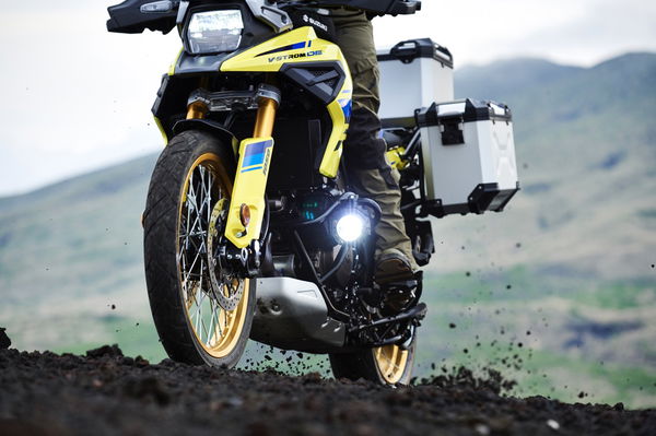 Suzuki offering £1,000 of free accessories on new V-Strom 1000 models