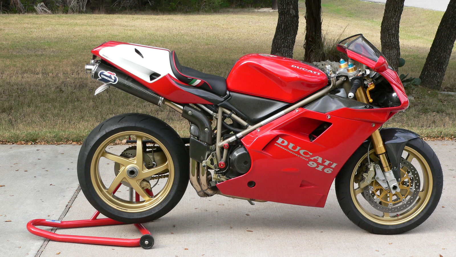 World's most beautiful motorcycle: Ducati's 916 celebrated
