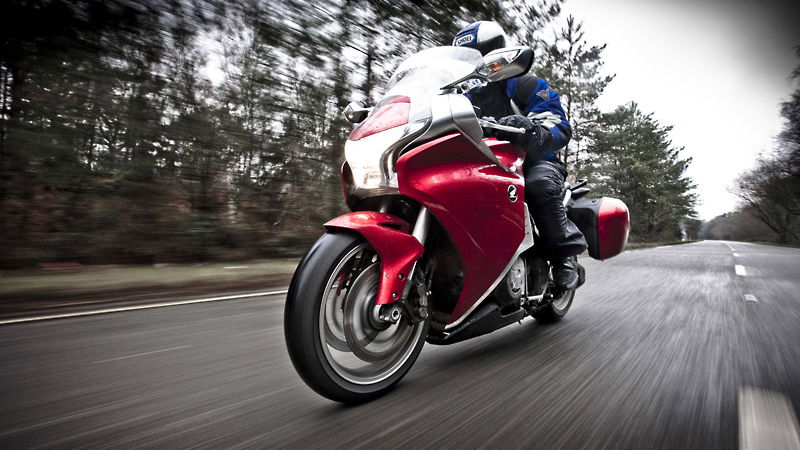 V.Far V-Four: 1000 miles on the Honda VFR1200F