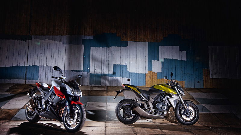 Real World Superbikes: Honda CB1000R v Kawasaki Z1000