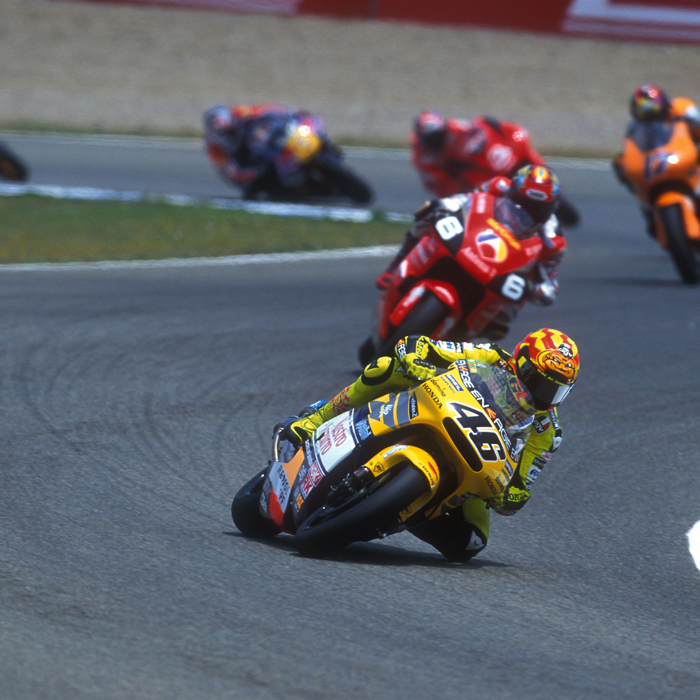 Valentino Rossi, 2001 500cc Spanish Grand Prix. - Gold and Goose