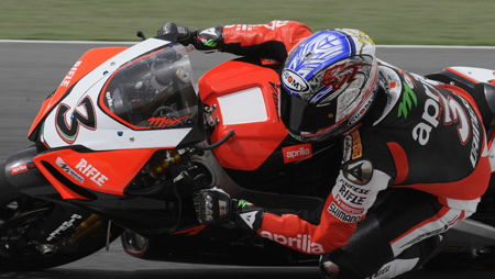 Max Biaggi pays homage to Barry Sheene