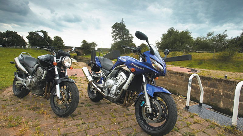 Used nakeds: Yamaha Fazer 1000 (2001) V Honda Hornet 900 (2003)