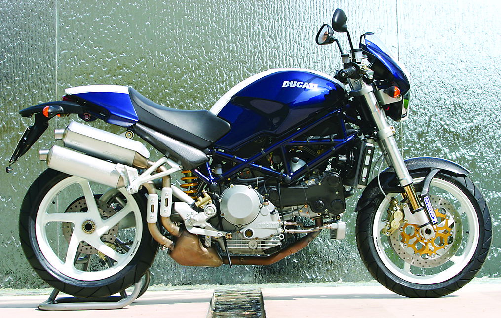 First Ride: BMW R1100S Boxer Cup Replica