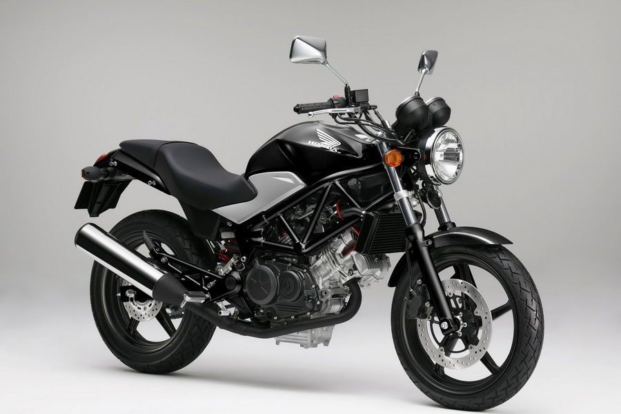 First Look: 2011 Kawasaki Z750R