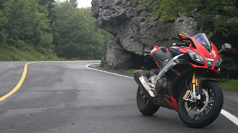 Aprilia RSV4 Factory vs. The Diamondback