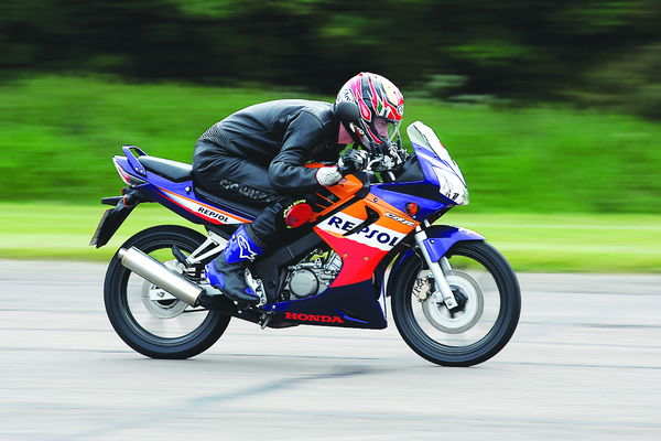 Niall's Spin: 2006 Honda CBR125R review