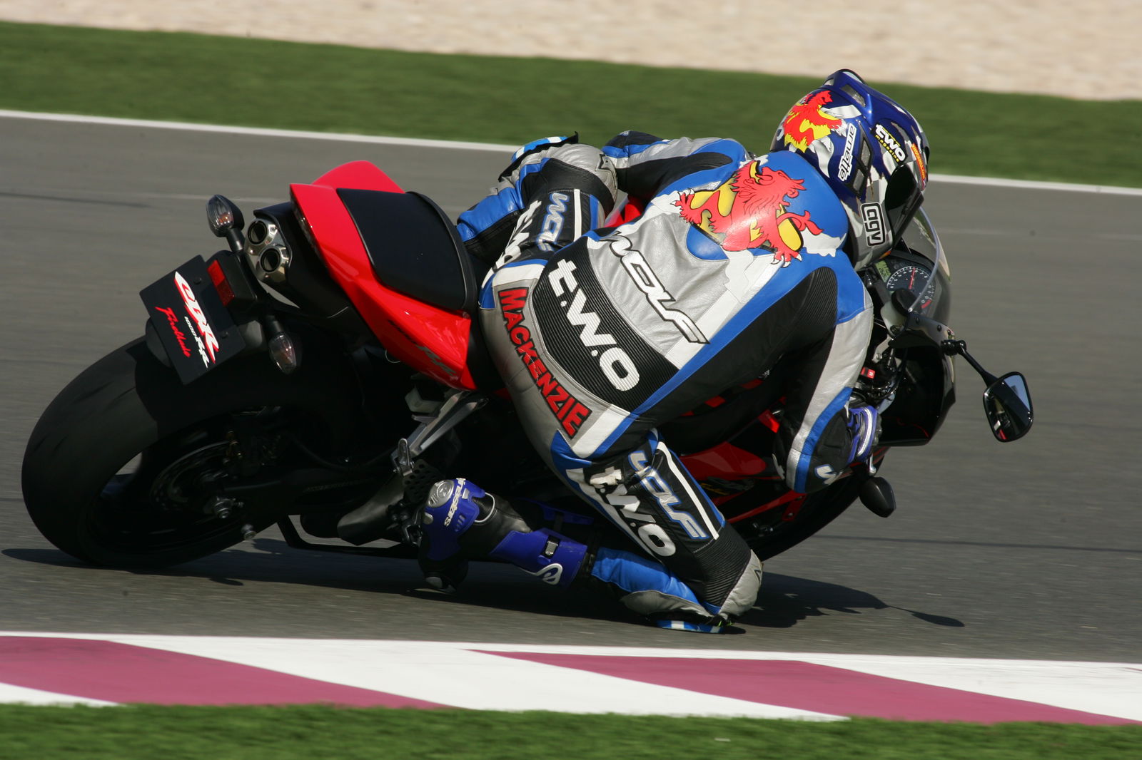 First Ride: 2006 Yamaha YZF-R6 review