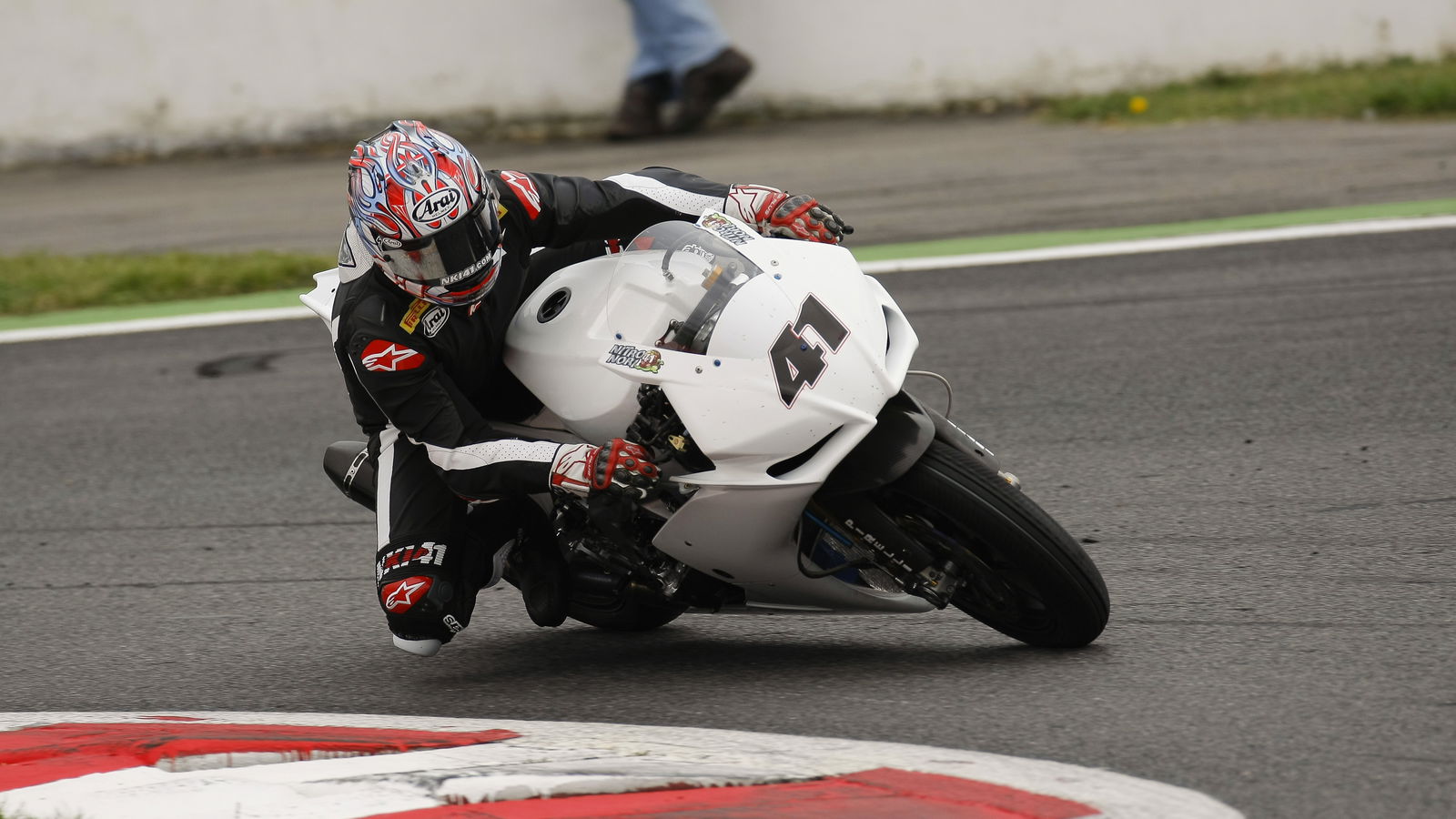 First pics: Haga onboard the Aprilia RSV4