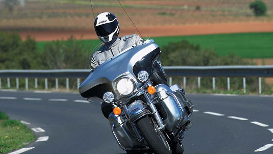 Niall's Spin: Harley-Davidson FLHTCUI Ultra Classic Electra Glide (2002-03)