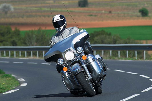 Niall's Spin: Harley-Davidson FLHTCUI Ultra Classic Electra Glide (2002-03)