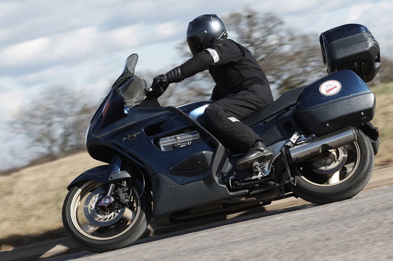 Niall's Spin: Suzuki GSF600S Bandit (2000-01)