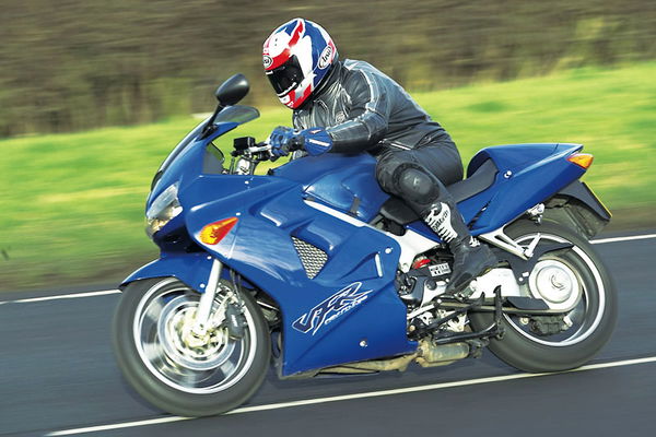 Niall's Spin: Honda VFR800 (2002-2005)