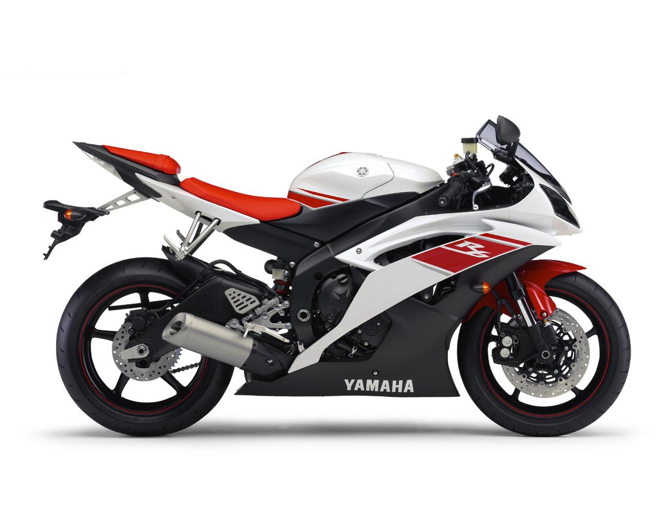 2010 White Yamaha R6  YouTube