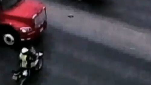 Video: Female bike cop survives shunt with articulated lorry