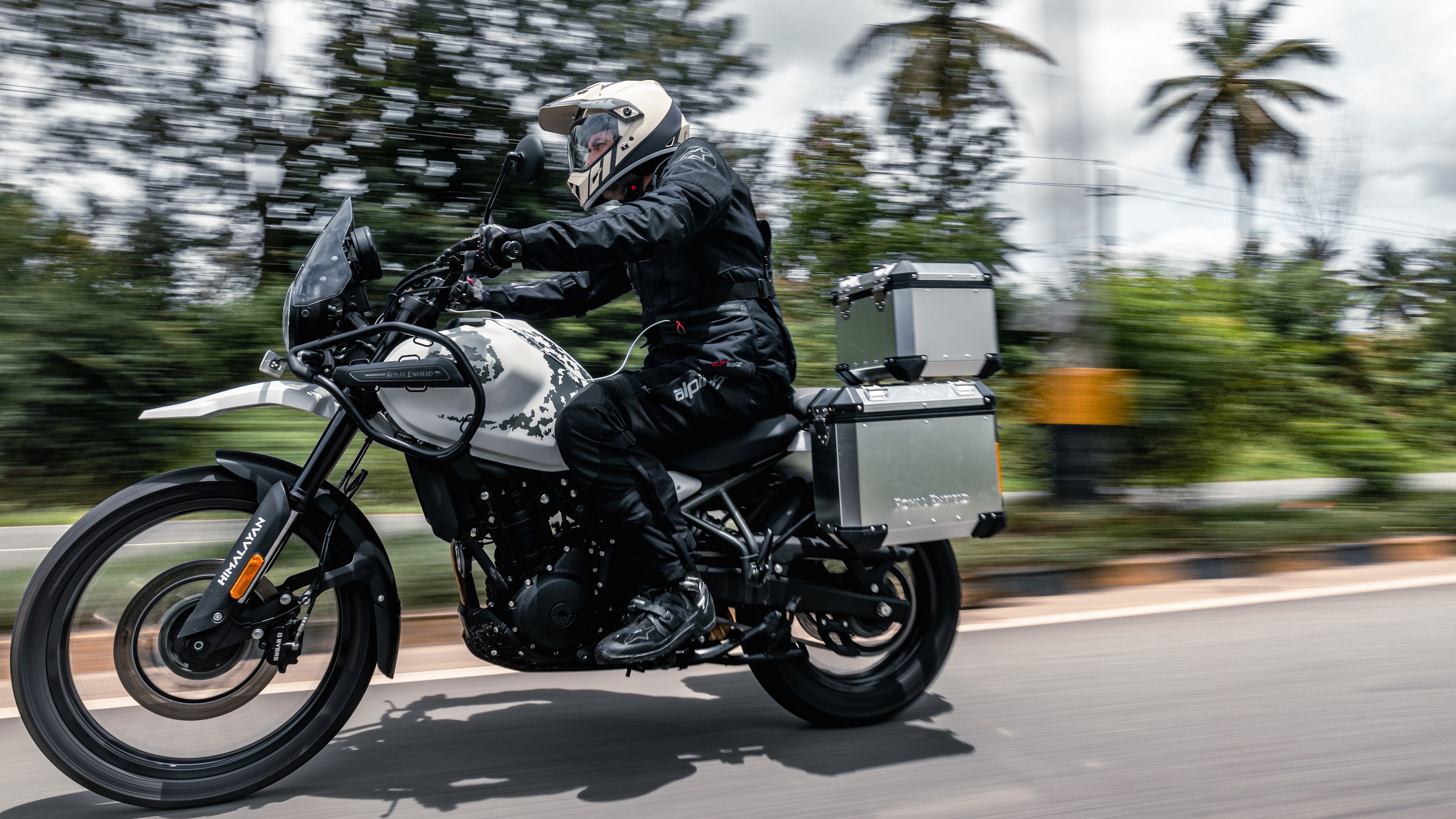 Royal Enfield Himalayan - riding